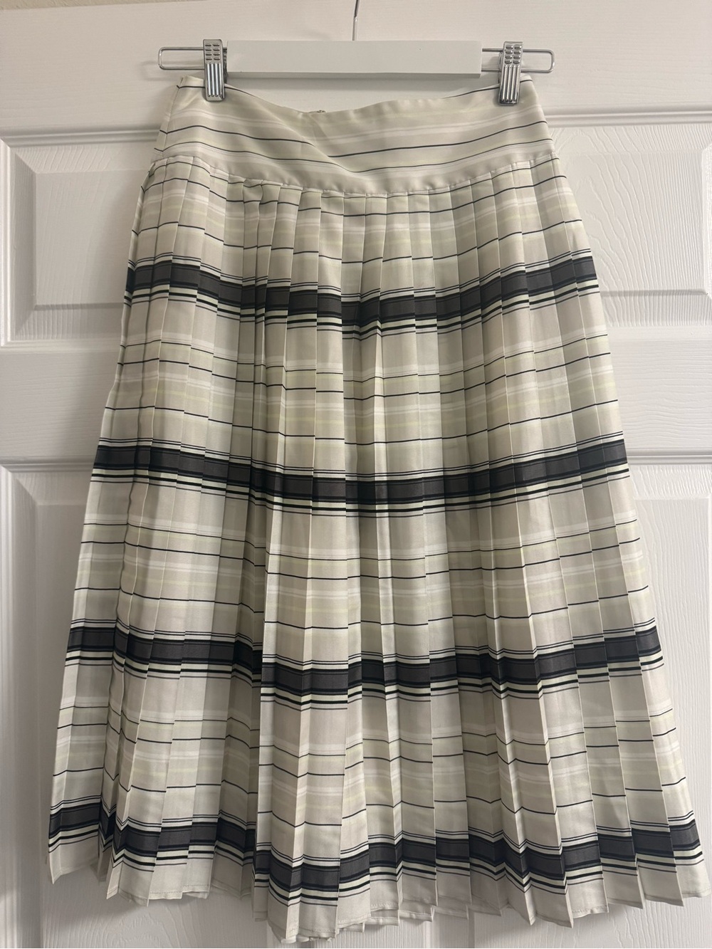 NWOT Banana Republic Cream Plaid Pleated Midi Skirt with Grey Stripes